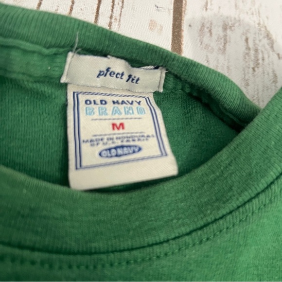 Old Navy St Patrick’s Day T Shirt Vintage size medium luck if the Irish - Picture 5 of 8